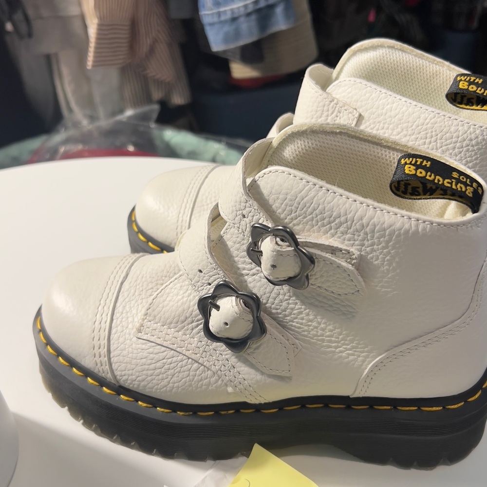 Doc Dr. Martens Air Wair DEVON Flower Buckle White Leather Platform Boots Wm's - Picture 5 of 11